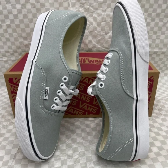 Vans Men’s Lt Gray Canvas Authentic
Color Theory Pure Grey
VN000D7YEPO Sneakers - Picture 5 of 16